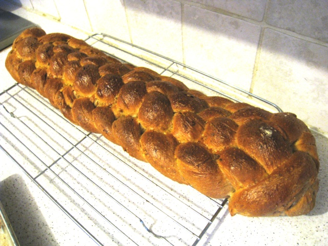 Wholemeal plaited loaf